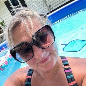 Meet your Posher, Melanie